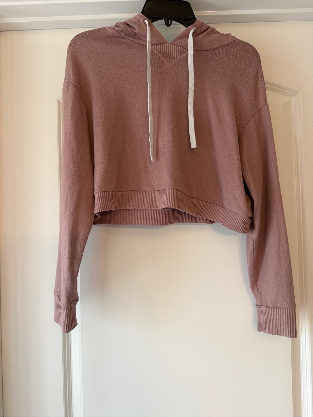 Garage cropped hoodie pullover sweater. XS. Rose/mauve color